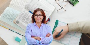 7 Faculdades para se Formar em 2 anos e Conseguir uma Recolocação Profissional depois dos 40 anos