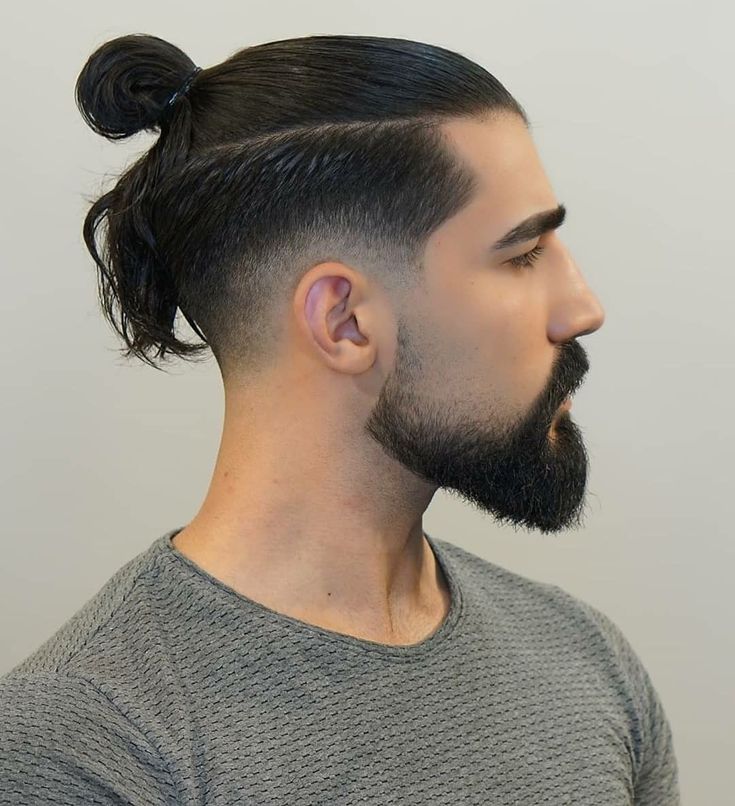 corte degradê masculino com coque samurai