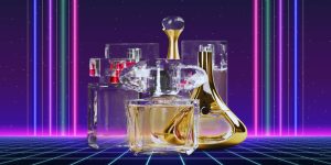 Montagem com frascos genéricos de perfumes em destaque e um fundo colorido e neon que remete aos ano 90